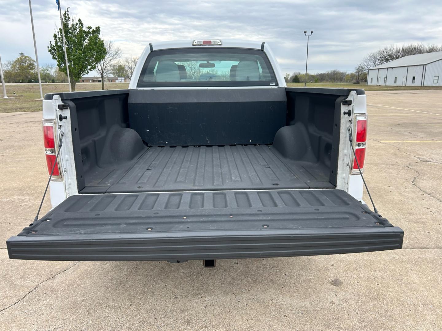 2014 White /Gray Ford F-150 XL SuperCab 6.5-ft. Bed 2WD (1FTEX1CM3EK) with an 3.7L V6 DOHC 24V engine, 6-Speed Automatic transmission, located at 17760 Hwy 62, Morris, OK, 74445, (918) 733-4887, 35.609104, -95.877060 - 2014 FORD F-150 XL SUPERCAB 6.5-ft. BED 2WD 3.7L V6 FEATURES KEYLESS REMOTE ENTRY, POWER LOCKS, POWER WINDOWS, AM/FM STEREO, TOUCH SCREEN, AUXILLARY PORT, HANDS-FREE BLUETOOTH CALLING, CRUISE CONTROL, TRACTION CONTROL, MULTI-FUNCTIONING STEERING WHEEL CONTROLS, BACKUP CAMERA. EQUIPPED WITH A BI-FUEL - Photo#17